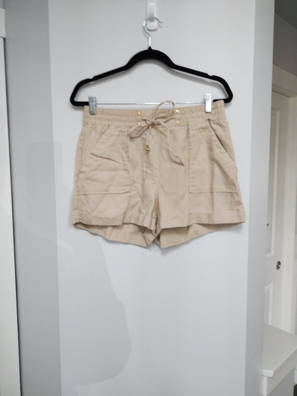 Linen blend elastic waist shorts